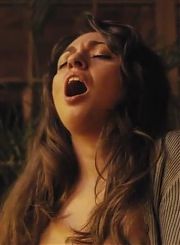 Секс-сцена из фильма с горячей брюнеткой