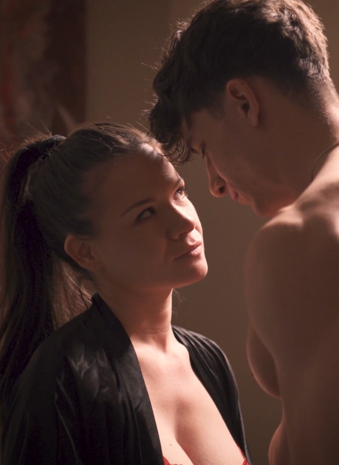 Исполняющая роль: МИЛФА